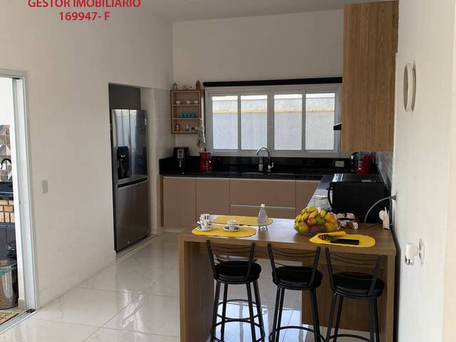 Casa para Venda em Embu-Guaçu - 4